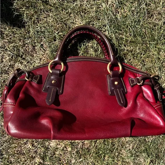 Dooney & Bourke Elegant Red Leather Handbag - Picture 2 of 7